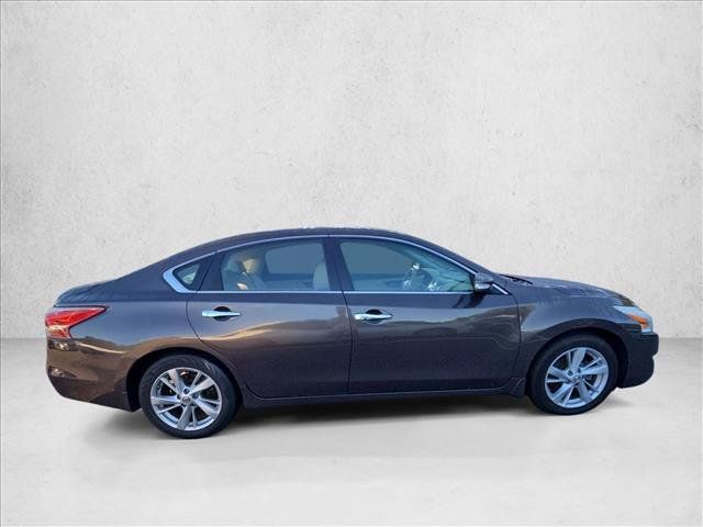 Used 2013 Nissan Altima 2.5 SL w/ Technology Pkg FWD image 4