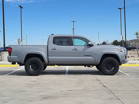 Used 2019 Toyota Tacoma TRD Sport image 9