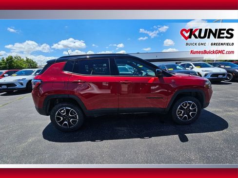 Used 2025 Jeep Compass Trailhawk AWD/4WD image 8