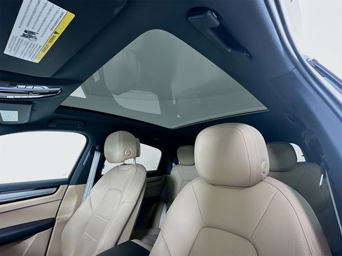 Used 2023 Porsche Cayenne S image 23