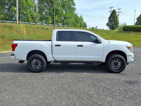Used 2021 Nissan Titan SV AWD/4WD image 2