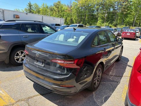 Used 2023 Volkswagen Jetta SE FWD image 4