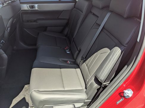 Used 2025 Hyundai Santa Fe SEL AWD/4WD image 13