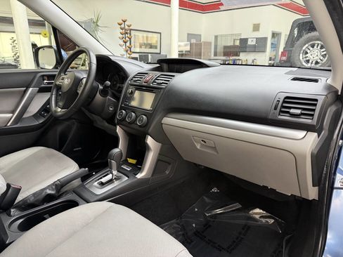 Used 2015 Subaru Forester 2.5i Limited AWD/4WD image 18