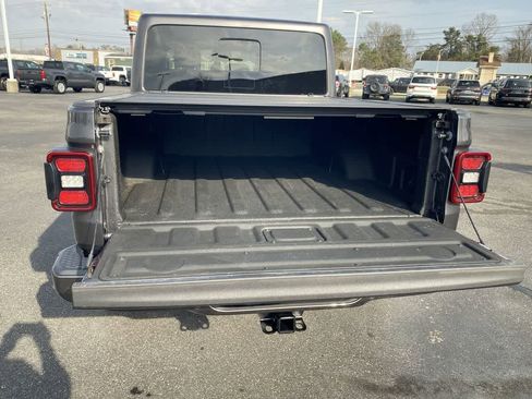 Used 2021 Jeep Gladiator Overland image 23