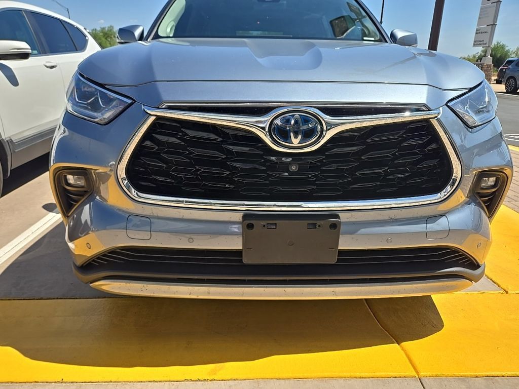 Used 2020 Toyota Highlander Platinum AWD/4WD image 3