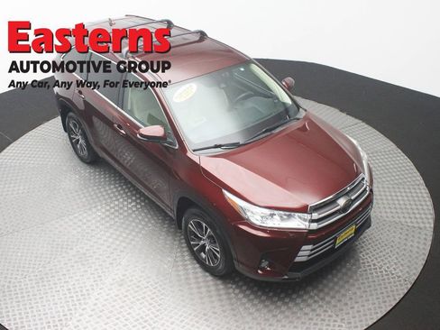 Used 2018 Toyota Highlander Plus AWD/4WD image 3