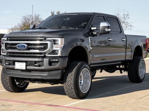 Used 2022 Ford F250 Platinum w/ FX4 Off-Road Package AWD/4WD image 9