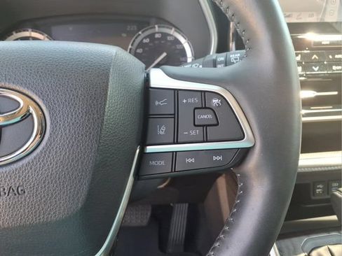 Used 2022 Toyota Highlander Limited AWD/4WD image 18