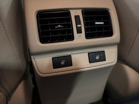 Used 2016 Subaru Legacy 3.6R Limited image 17