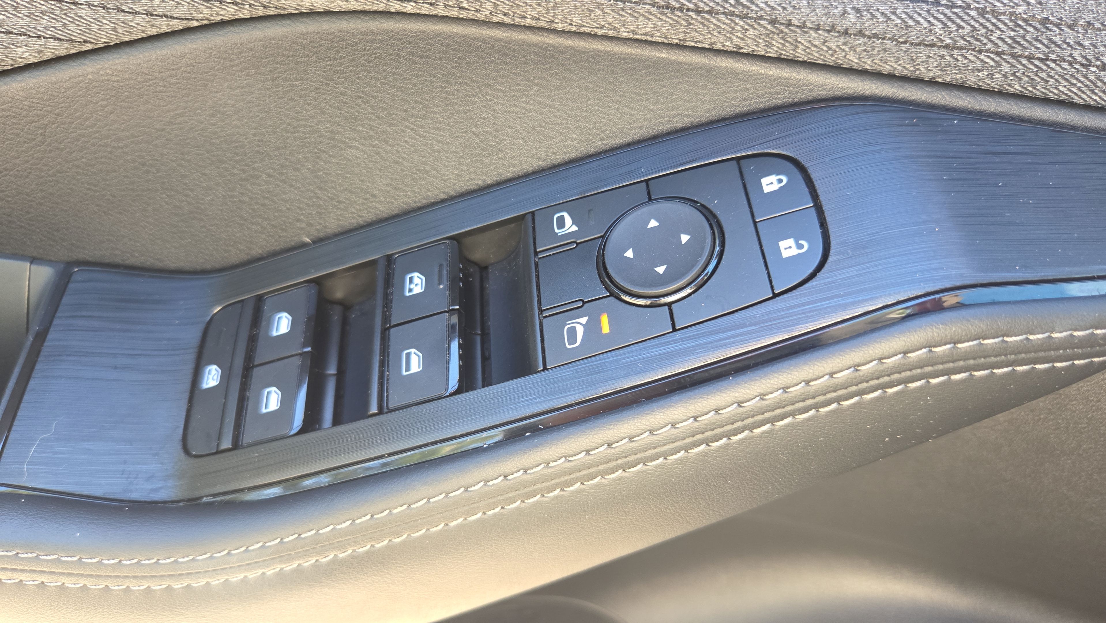 Used 2023 Nissan Rogue SV FWD image 29