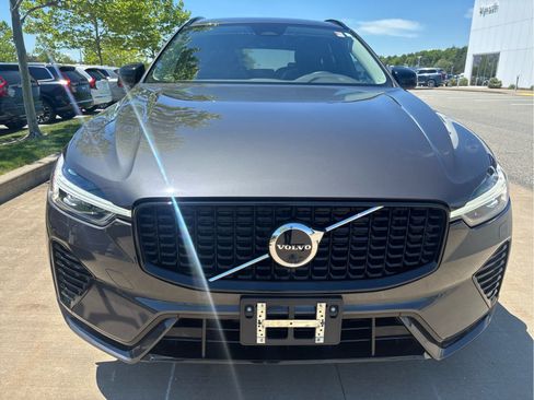 Used 2023 Volvo XC60 B5 Plus AWD/4WD image 3