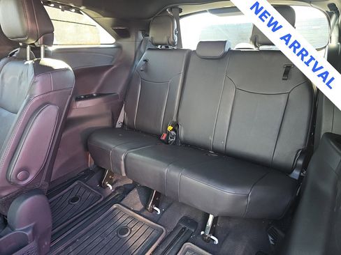 Used 2025 Toyota Sienna Platinum image 42