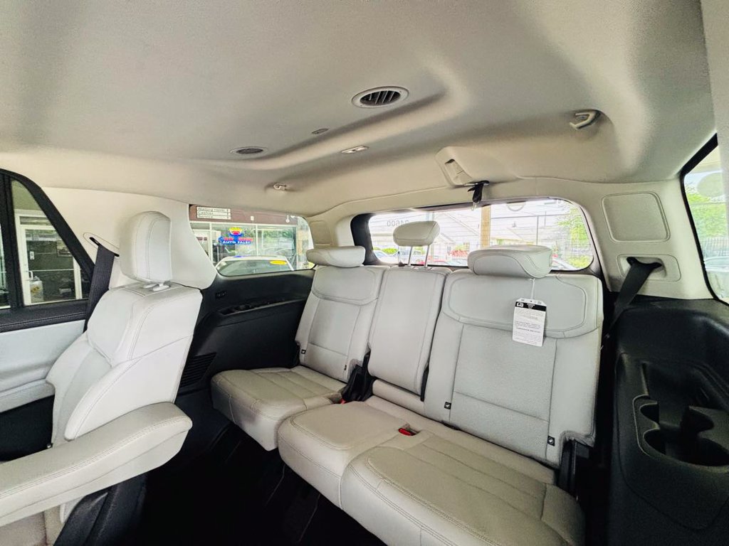 Used 2025 Ford Expedition Platinum w/ Driver's Package AWD/4WD image 38