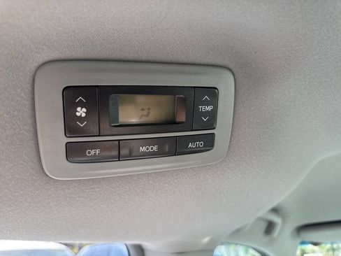 Used 2014 Toyota Sienna LE FWD image 24