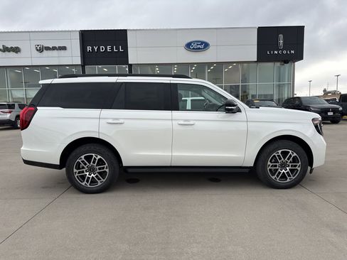 New 2026 Ford Expedition Active image 2