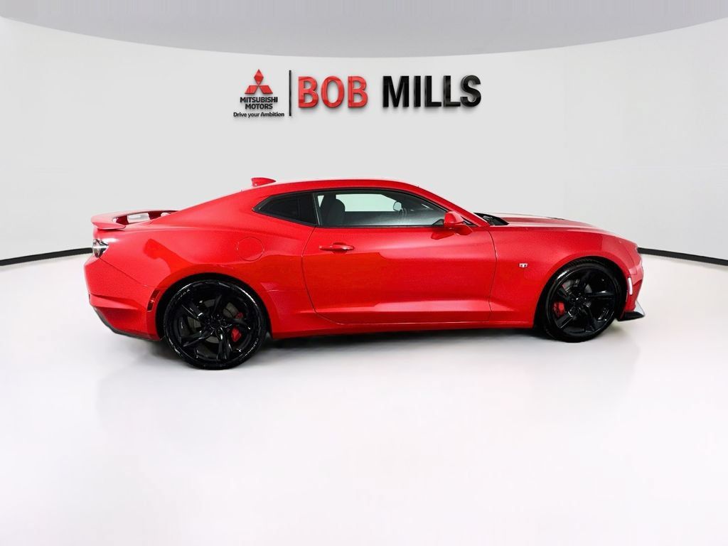 Used 2021 Chevrolet Camaro SS RWD image 8
