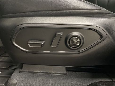 Used 2023 Jeep Grand Cherokee L Limited w/ Luxury Tech Group II AWD/4WD image 14