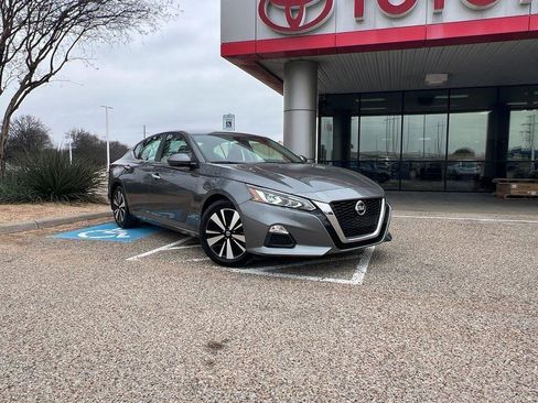 Used 2021 Nissan Altima 2.5 SV w/ SV Premium Package image 25