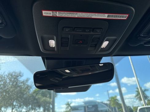 Used 2025 Toyota Camry SE image 15