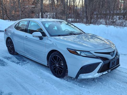 Used 2024 Toyota Camry XSE image 3