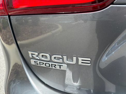 Used 2022 Nissan Rogue Sport SL AWD/4WD image 11