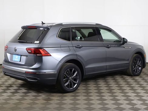 Used 2023 Volkswagen Tiguan SE w/ Panoramic Sunroof Package image 11