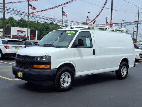 Used 2018 Chevrolet Express 2500 w/ Driver Convenience Package RWD image 1