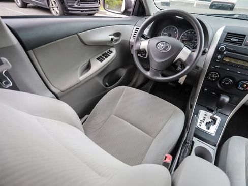 Used 2010 Toyota Corolla LE FWD image 32