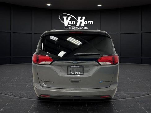 Used 2020 Chrysler Pacifica Limited w/ Advanced Safetytec Group image 14