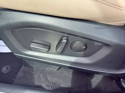 Used 2023 Ford Explorer Limited image 23