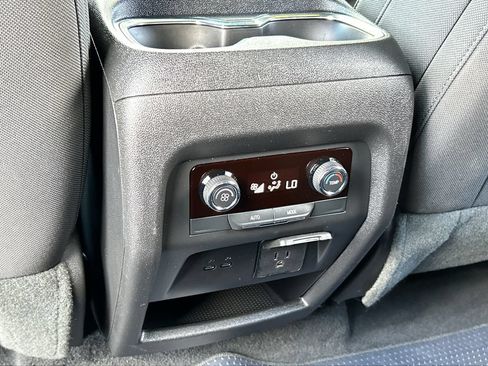 Used 2025 Chevrolet Traverse LT w/ Midnight/Sport Edition AWD/4WD image 21