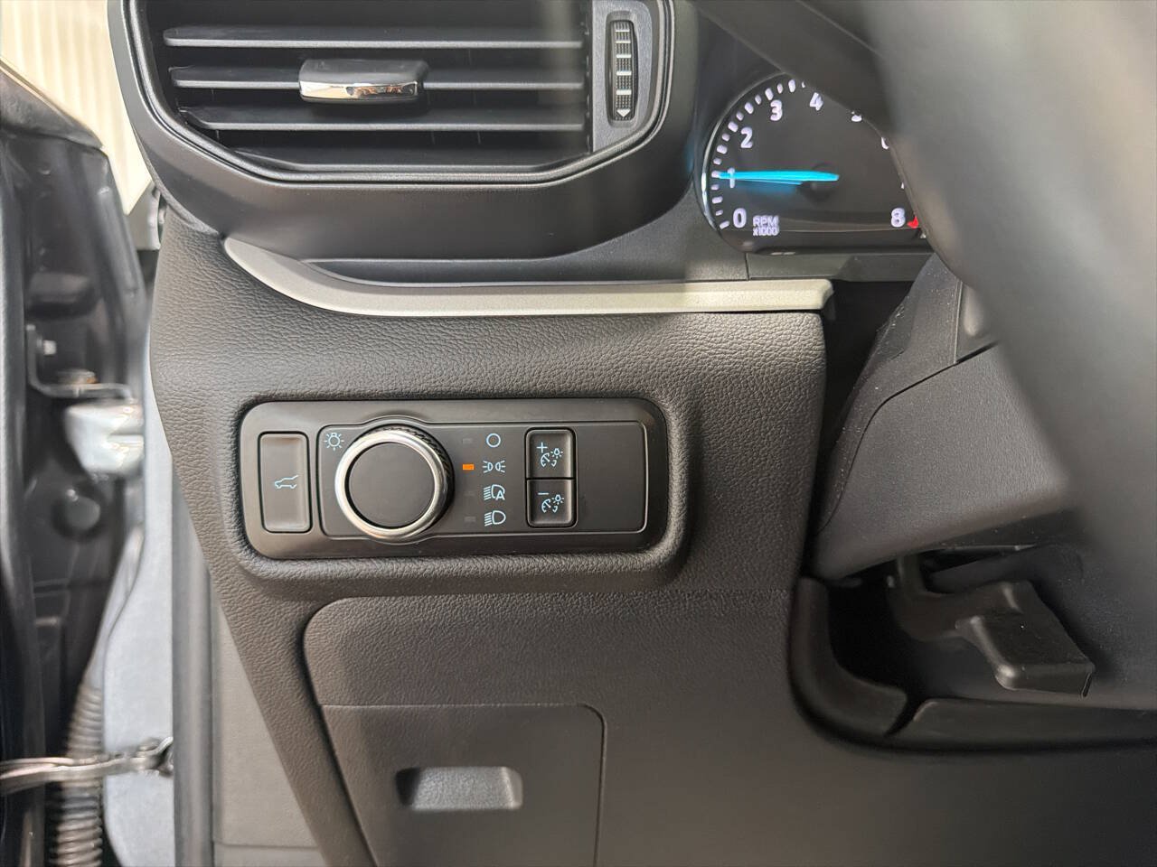 Used 2023 Ford Explorer XLT AWD/4WD image 15