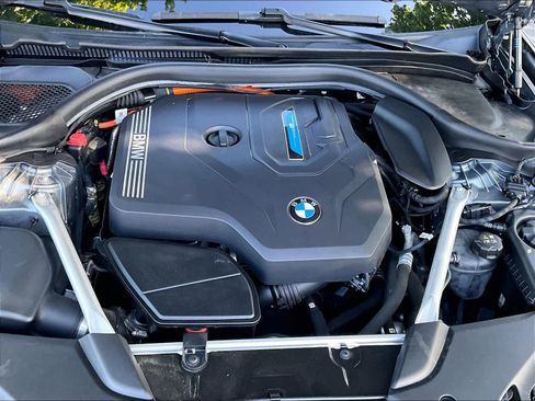Used 2023 BMW 530e w/ Convenience Package image 12