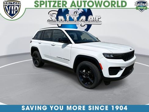 Used 2024 Jeep Grand Cherokee Altitude AWD/4WD image 2