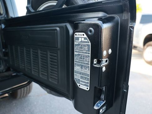 Used 2023 Jeep Wrangler Unlimited Sahara AWD/4WD image 41