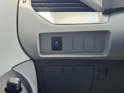 Used 2019 Toyota Sienna L w/ Carpet Mat Package FWD image 23