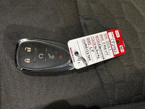 Used 2021 Chevrolet Equinox LT AWD/4WD image 24