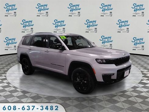 Used 2023 Jeep Grand Cherokee L Limited w/ Luxury Tech Group II image 3