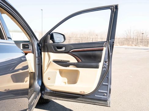 Used 2015 Toyota Highlander Limited image 47