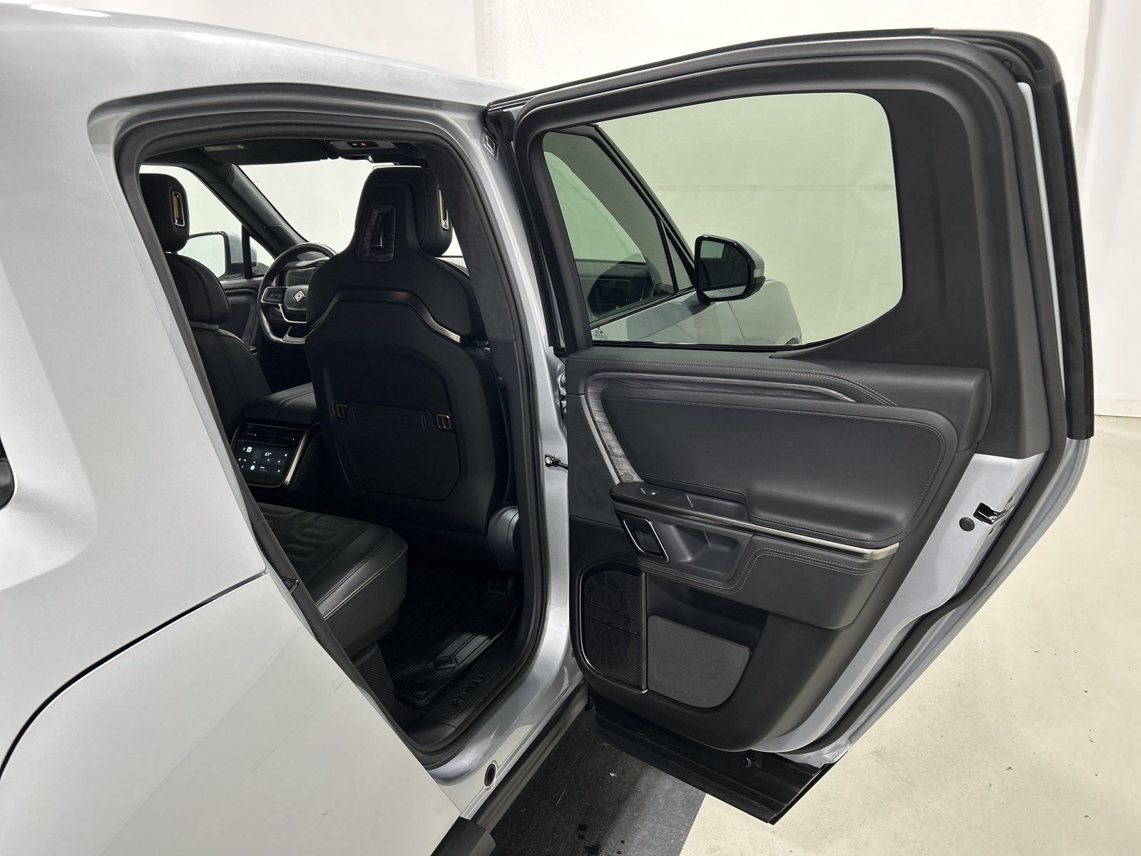 Used 2022 Rivian R1T Adventure AWD/4WD image 19