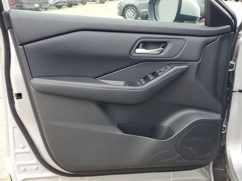 Used 2025 Nissan Rogue SV AWD/4WD image 10
