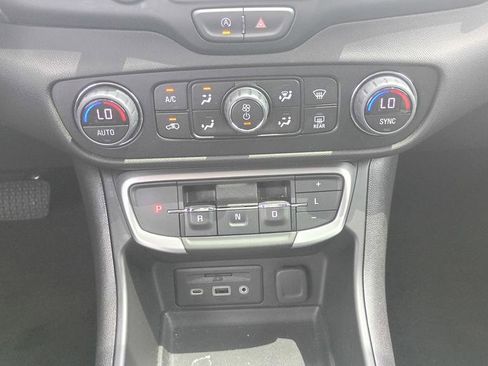 Used 2024 GMC Terrain SLE w/ Driver Convenience Package FWD image 14