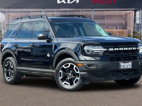 Used 2022 Ford Bronco Sport Outer Banks w/ Tech Package AWD/4WD image 2