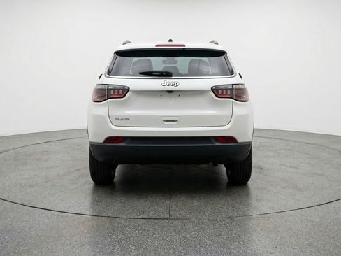 Used 2025 Jeep Compass Latitude AWD/4WD image 7