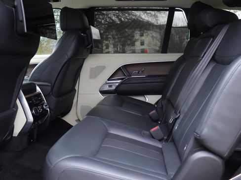 Used 2023 Land Rover Range Rover Long Wheelbase Autobiography image 13