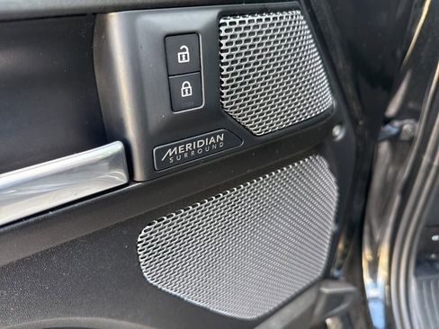 Used 2023 Land Rover Defender 110 V8 image 9