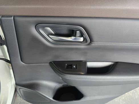 Used 2023 Nissan Rogue SV FWD image 30