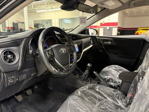 Used 2017 Toyota Corolla iM image 19