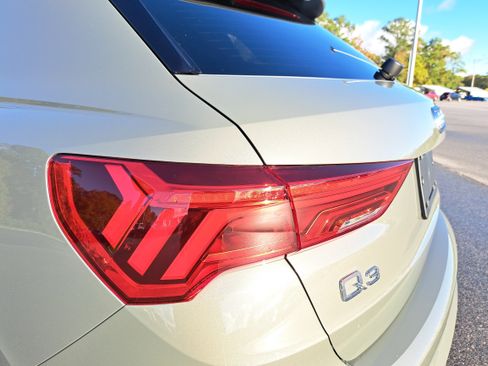 New 2025 Audi Q3 2.0T Premium image 32